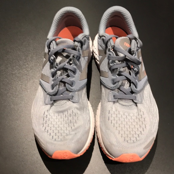 Like NEW - NEW BALANCE Freah foam ❤️❤️❤️❤️ - Picture 2 of 5